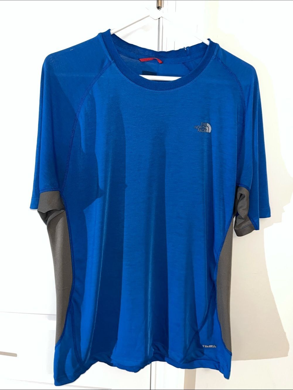 The North Face worn blue gray vaporWick hiking trail running work out T-Shirt L